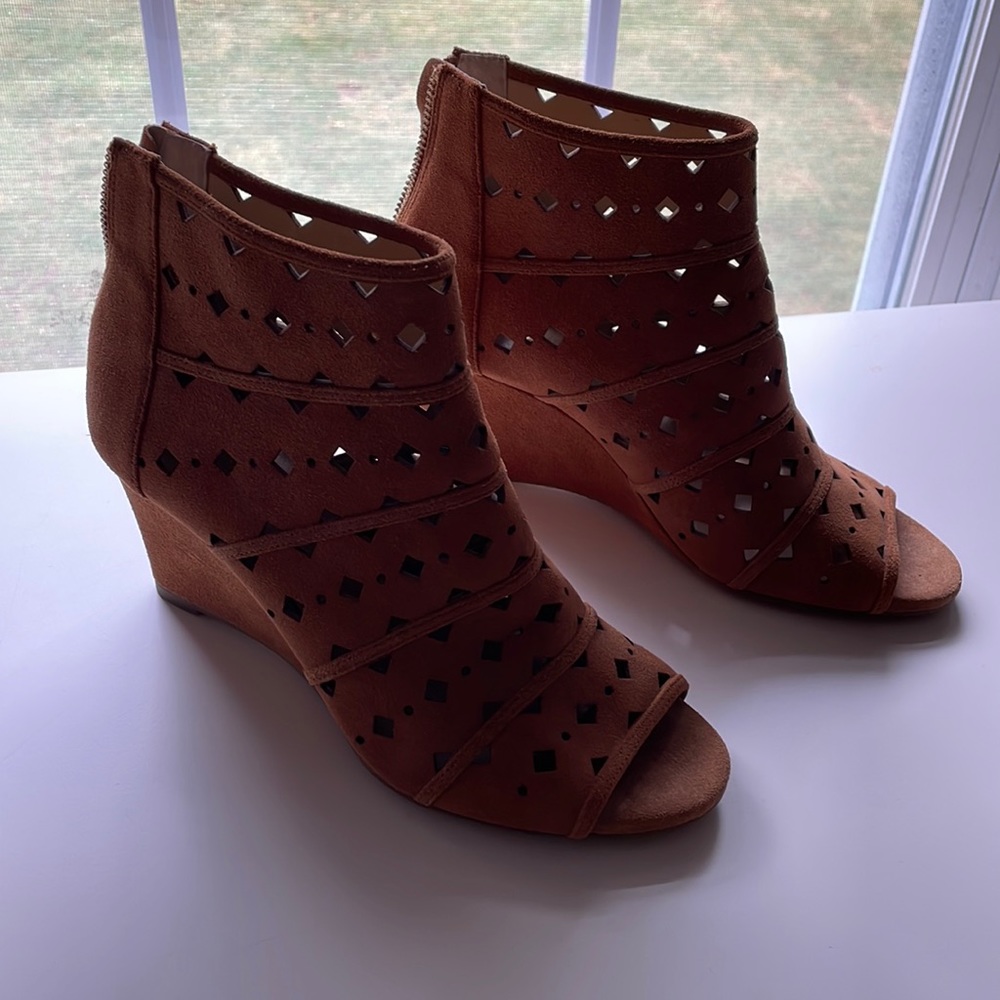 Brand new, never work Michael Kors brown wedges